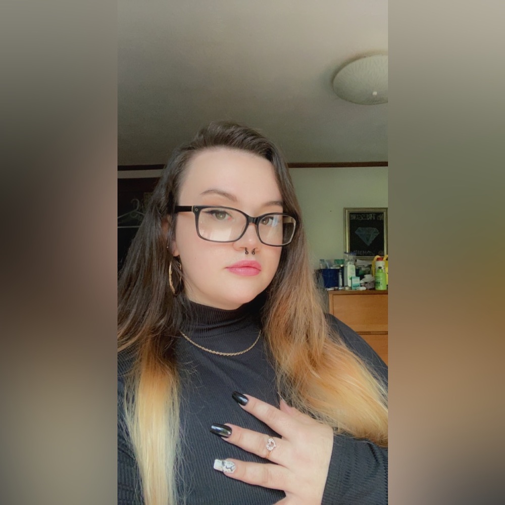 Your Posher, Abygale 🥰 aka Delicateemotion 💖